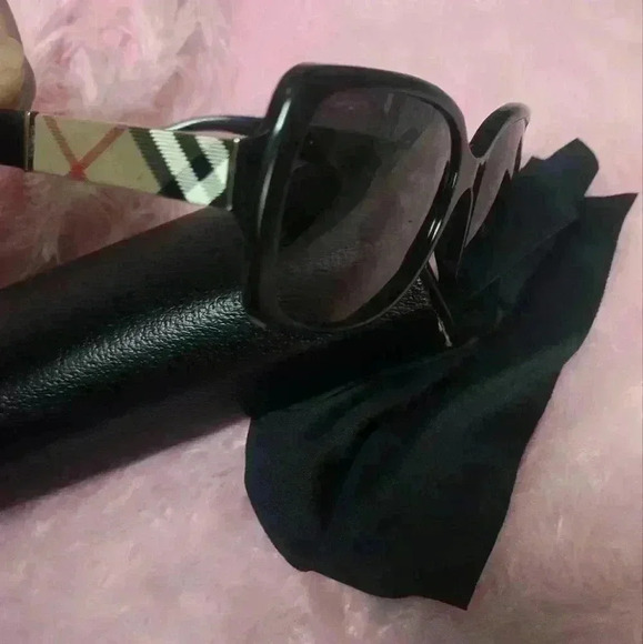 Women Burberry sunglasses no defects